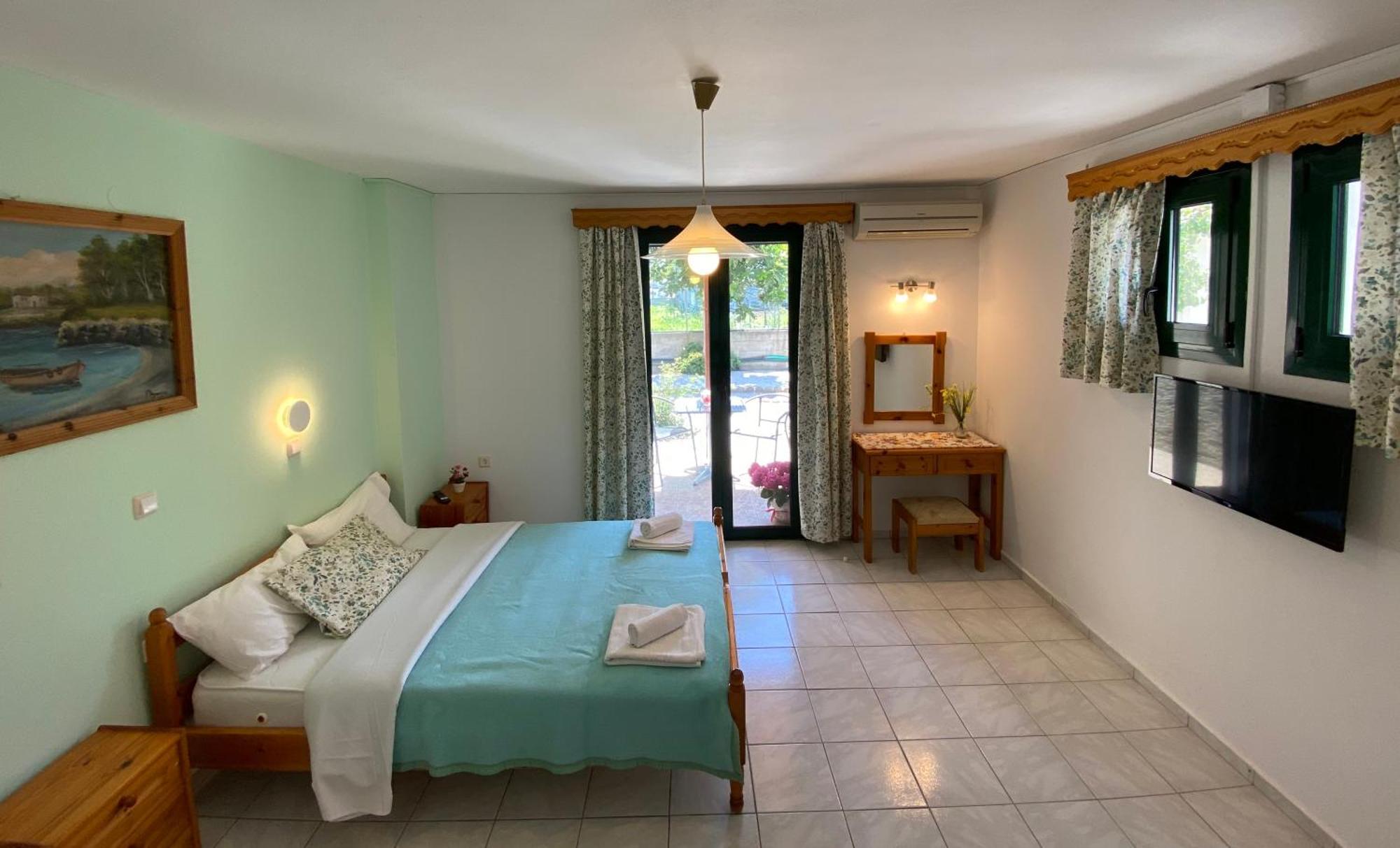 Fotoula Apartment *